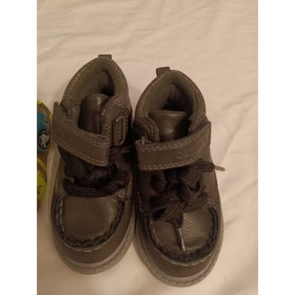 Toddler Boys Shoe Lot Size 4 Crocs Clogs & Carter’s Brown Boots Pre-Owned - Picture 3 of 4